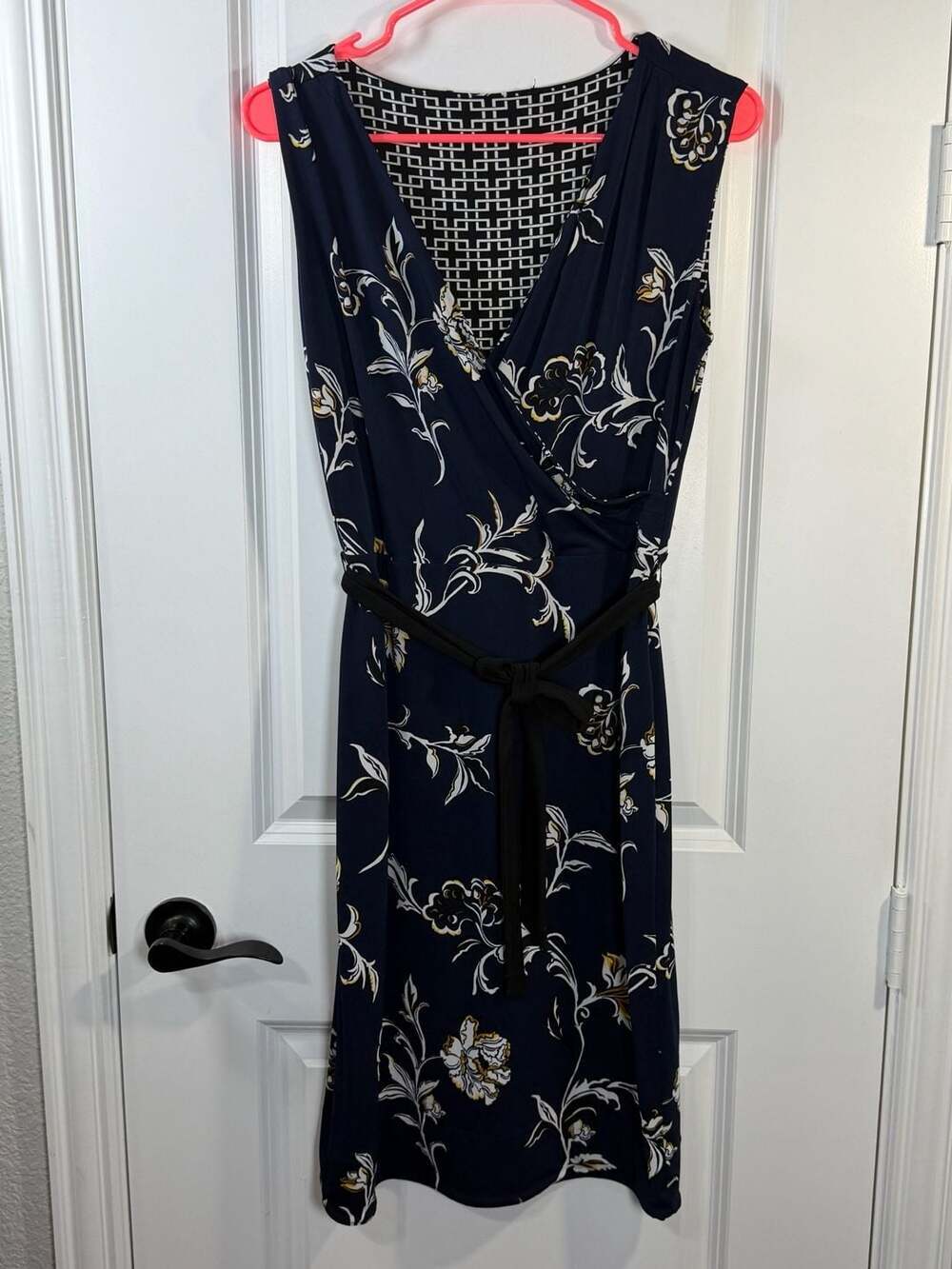 White House Black Market Reversible Matte Jersey Floral & Geometric Dress - Picture 4 of 9